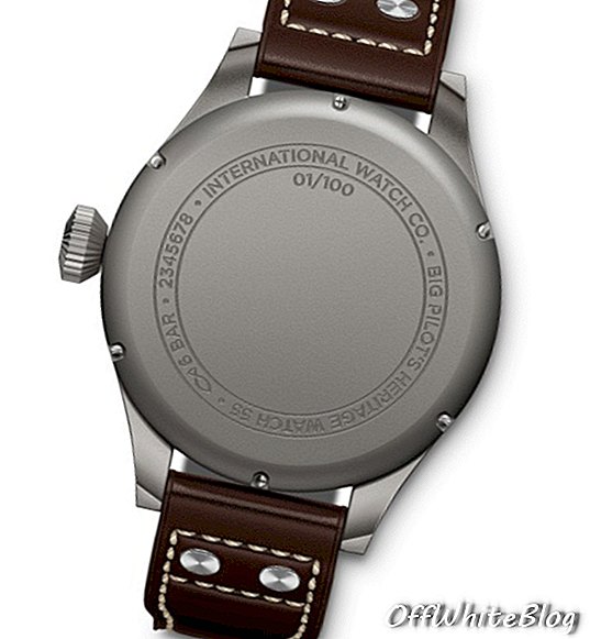 UNDATIERTES HANDOUT - В течение 75 лет исторические часы Big Pilot's Watch (52 калибра T.S.) были самыми большими наручными часами, когда-либо сделанными на IWC в Шаффхаузене. В 2016 году IWC Schaffhausen представляет своего преемника: с удивительным диаметром корпуса в 55 миллиметров часы Big Pilot Heritage Watch 55 затмевают рекорд, который был установлен еще в 1940 году. Как и его старший брат, часы Big Pilot Heritage Watch 48 очень похожи на исторический оригинал, но делает еще несколько уступок современным представлениям об эстетике и комфорте. (Фотопресса / МКК)