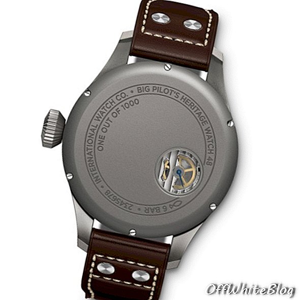 UNDATIERTES HANDOUT - В течение 75 лет исторические часы Big Pilot's Watch (52 калибра T.S.) были самыми большими наручными часами, когда-либо сделанными на IWC в Шаффхаузене. В 2016 году IWC Schaffhausen представляет своего преемника: с удивительным диаметром корпуса в 55 миллиметров часы Big Pilot Heritage Watch 55 затмевают рекорд, который был установлен еще в 1940 году. Как и его старший брат, часы Big Pilot Heritage Watch 48 очень похожи на исторический оригинал, но делает еще несколько уступок современным представлениям об эстетике и комфорте. (Фотопресс / МКК)
