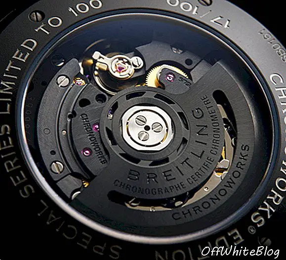 Biasanya ditemukan pada jam panggilan, label kronometer COSC kadang-kadang muncul di tempat lain, seperti yang terlihat di sini. Breitling telah menaruhnya di rotor Superocean Heritage Chronoworks di mana ia membaca