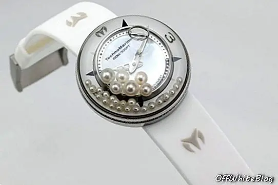 TechnoMarine uurwerk heeft 28 parels in een koepel