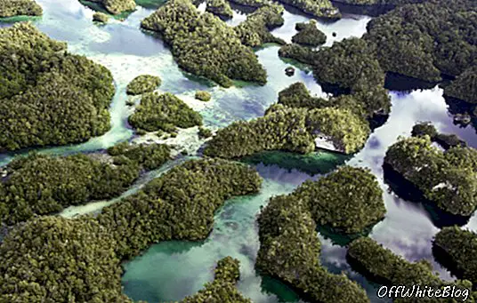 Orörda laguner vindar genom kalkstenöarna i Raja Ampat; © Conservation-International foto av Sterling Zumbrunn