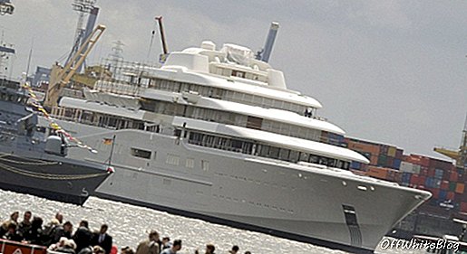 Abramovičius pristato didžiausią pasaulyje jachtą