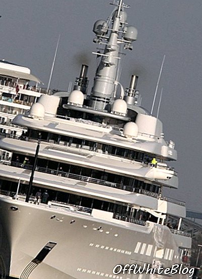 zdjęcie zaćmienia jachtu Abramowicza