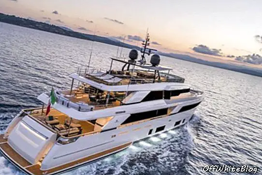 Permaidani dunia kapal layar itu diadakan di Pameran Yacht Monaco pada September 2018