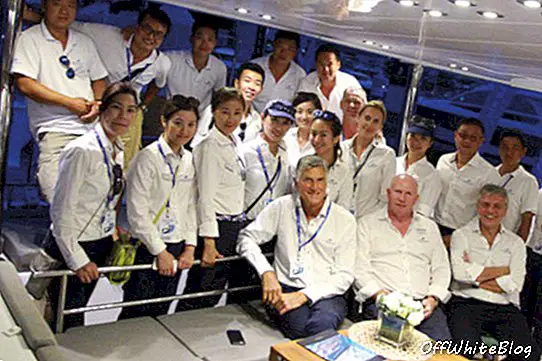 Mike Simpson se svým týmem v Hongkongu