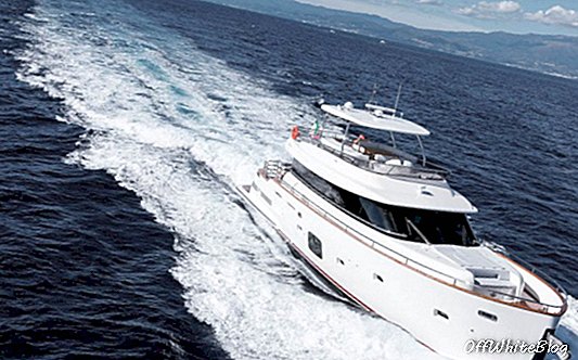 Unikalny kadłub Azimut Magellano 76 Dual Mode zapewnia wygodną nawigację i doskonałe warunki morskie nawet w umiarkowanych warunkach morskich