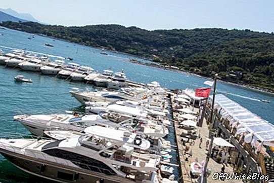 Meer dan 200 gasten hebben de glamour en pracht van 25 geavanceerde Azimut Yachts ervaren tijdens het recente Rendez-V Marine-evenement in Porto Venere
