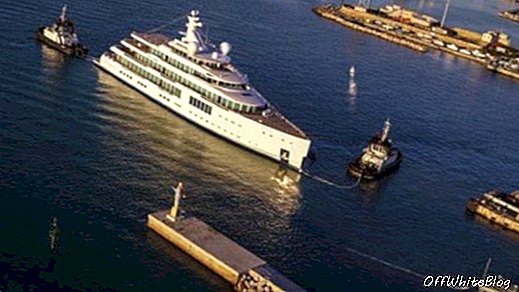 Hull FB272 verlaat Benetti's Livorno-scheepswerf